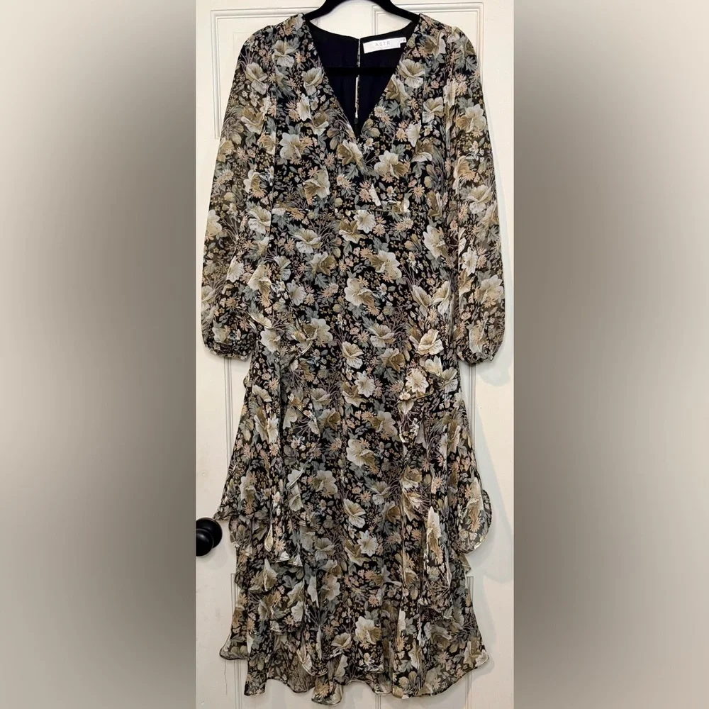 ASTR the Label Raleigh Midi Dress in Black Multi Floral, Size S